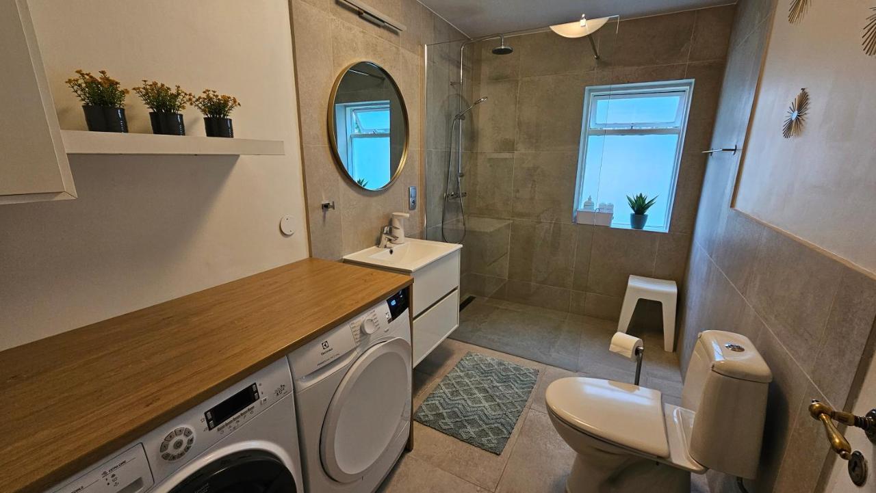 B&B Rooms Husavik 1 Esterno foto